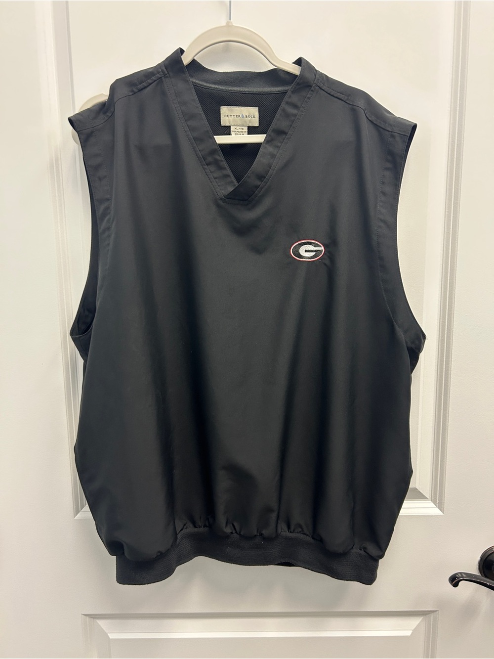 Cutter & Buck Men’s Black University of Georgia Bulldogs V-Neck Pullover Vest